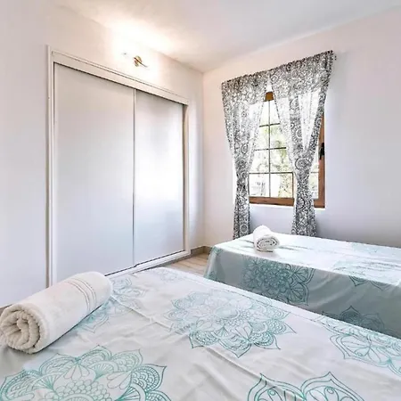 Two Bedroom With Wifi, Close To The Beach, In Playa De Americas 美洲海滩