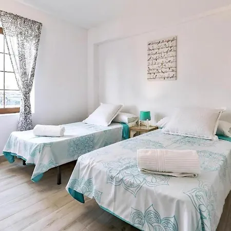Two Bedroom With Wifi, Close To The Beach, In Playa De Americas Apartment *