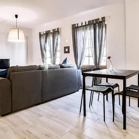 Apartman Two Bedroom With Wifi, Close To The Beach, In Playa De Americas